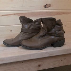 K9 Rocket Dog Slouchy Booties - 9.5 size -brown